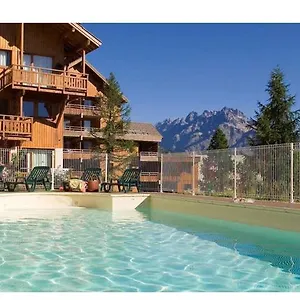 https://le-hameau-des-ecrins-station-1800.fr-provencehotel.com
